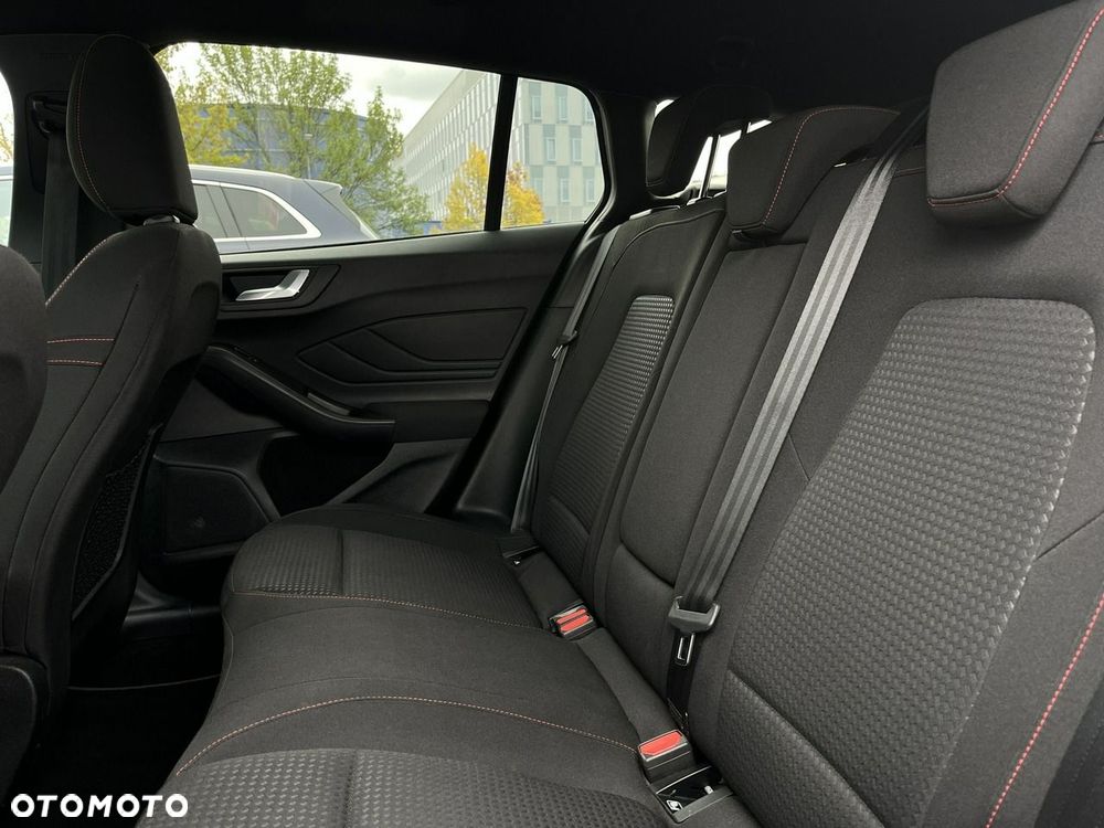 Ford Focus 1.0 EcoBoost Hybrid ST-LINE X - 34