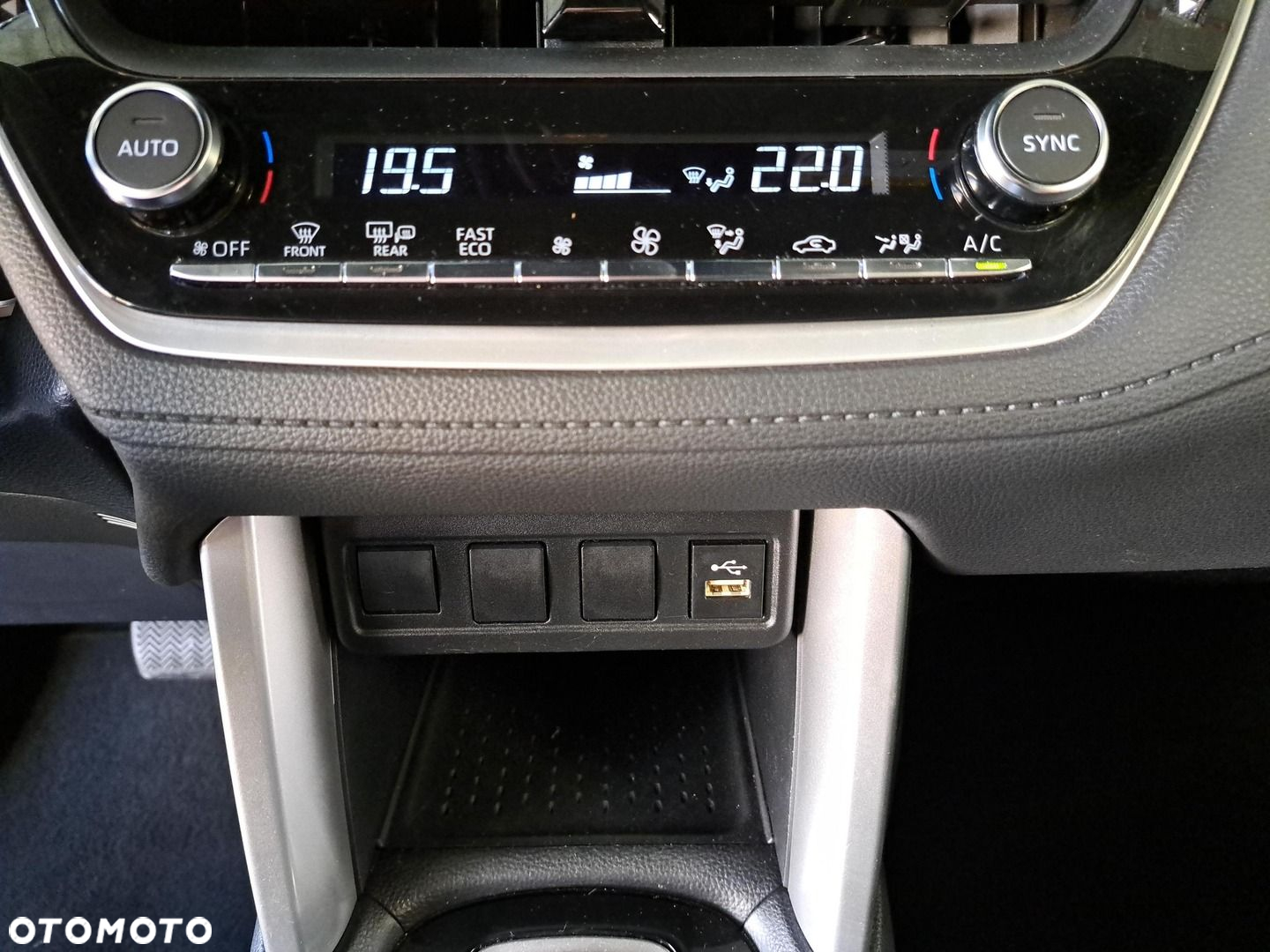 Toyota Corolla Cross - 25