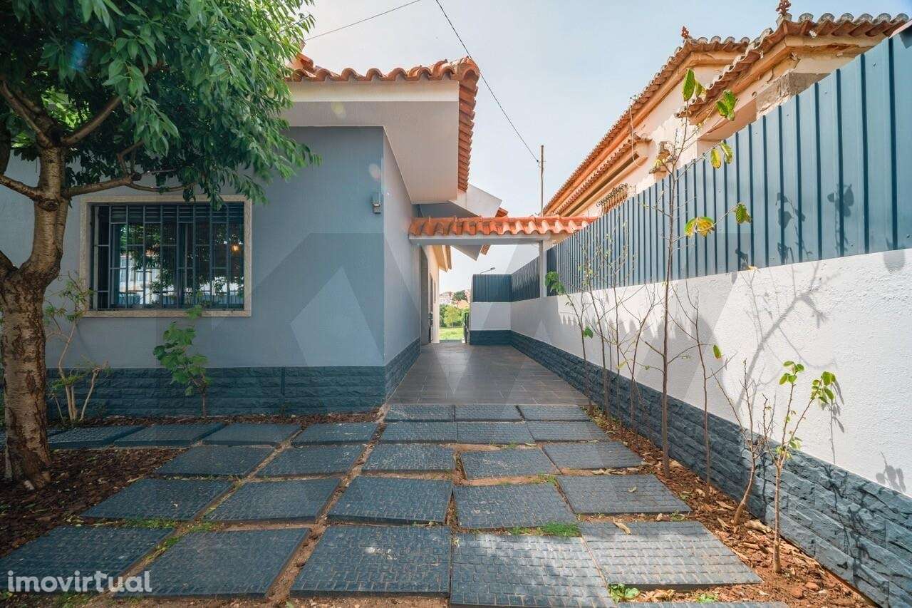 Moradia T5 com terreno de 400m2 na Rebelva, São Domingos de Rana - Grande imagem: 2/35