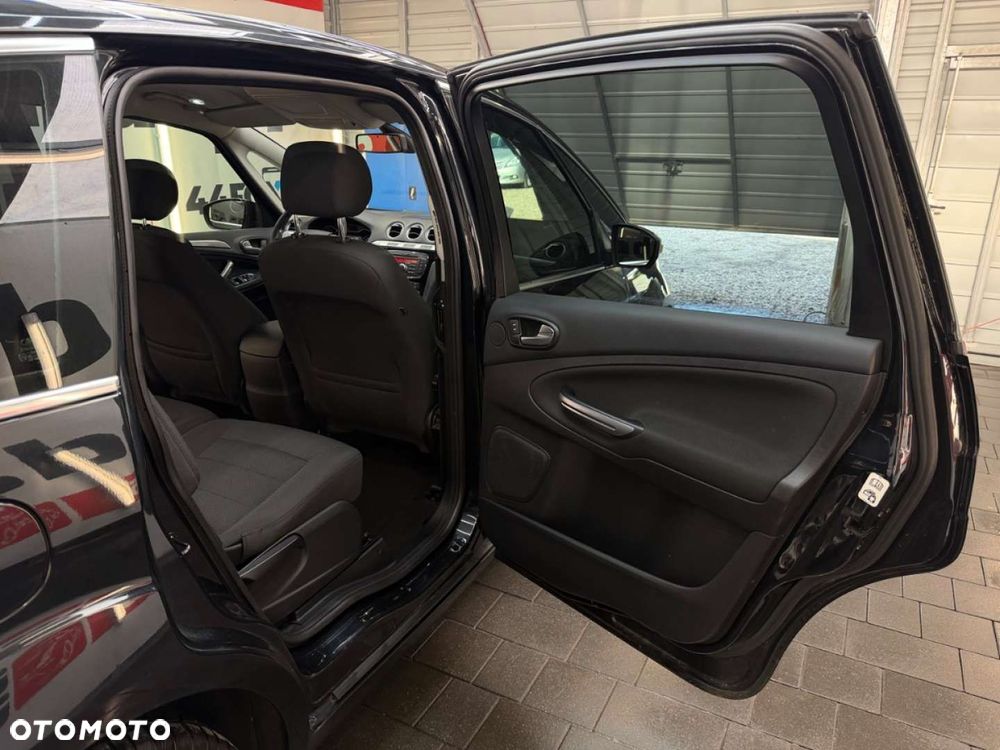 Ford S-Max - 36