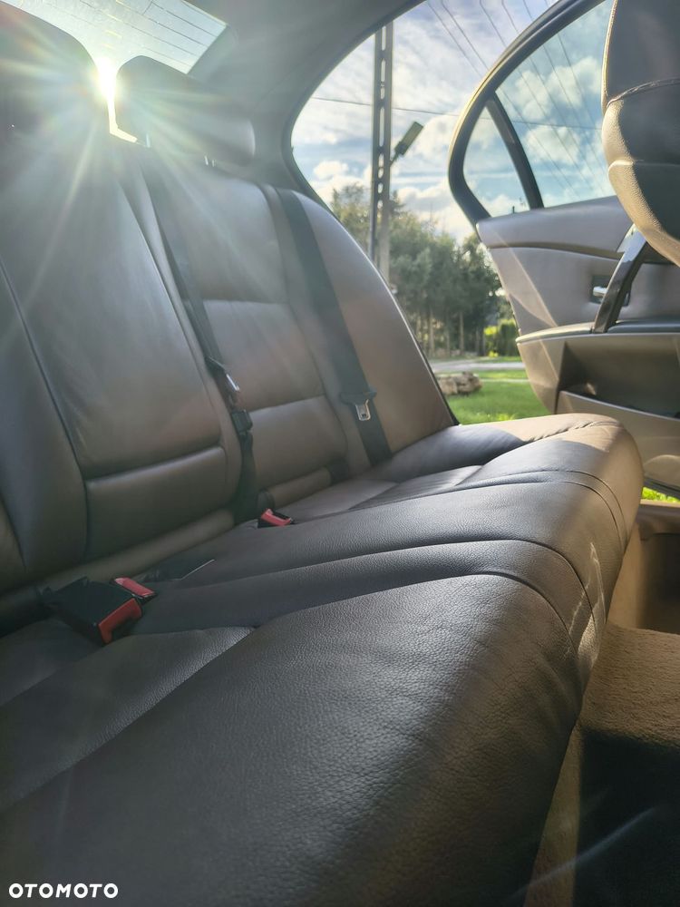 BMW Seria 5 525d - 27