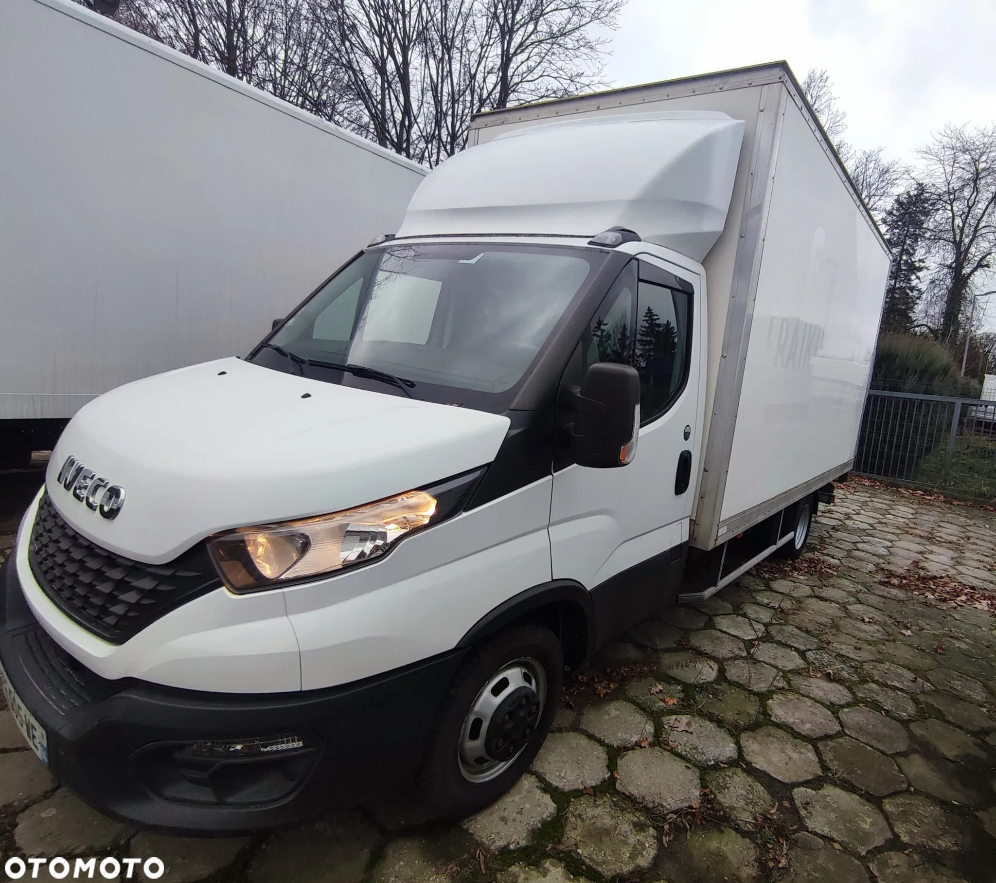 Iveco DAILY bliżniak kontener winda - 2
