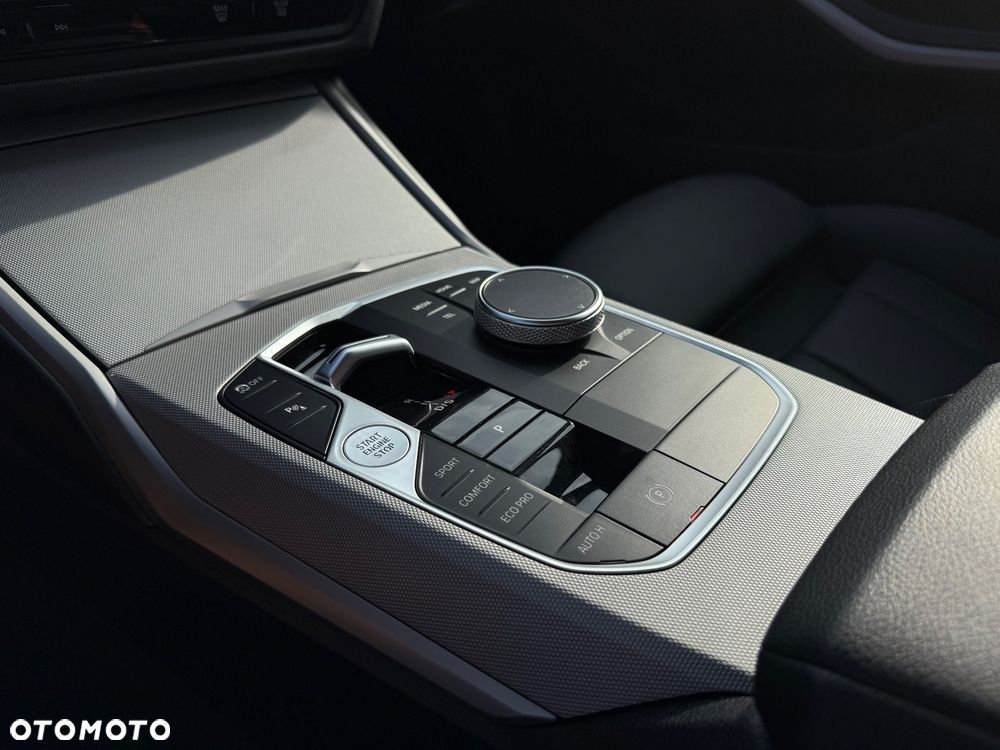 BMW Seria 3 318d Touring - 15