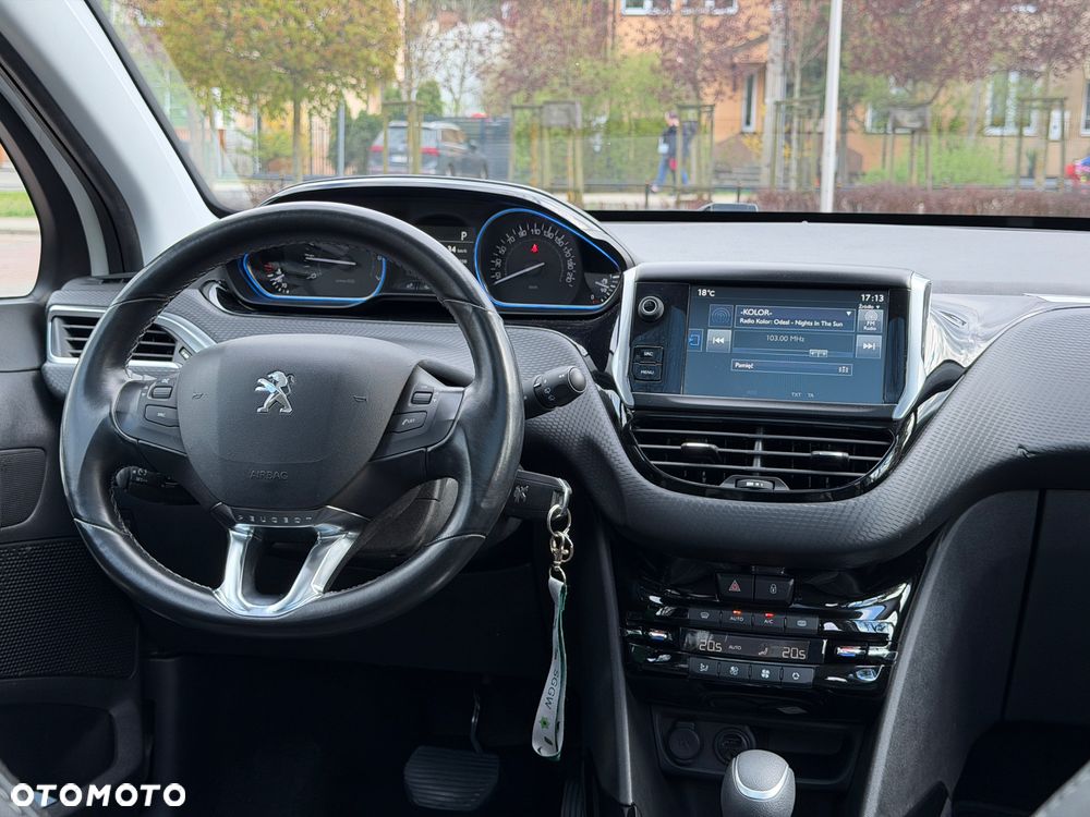 Peugeot 2008 1.2 Pure Tech Allure S&S EAT6 - 17