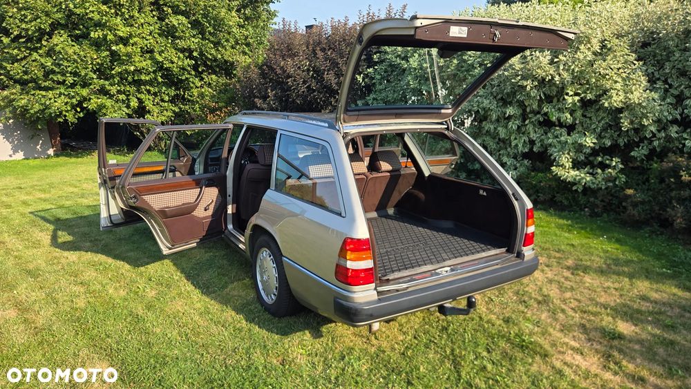 Mercedes-Benz W124 (1984-1993) - 23