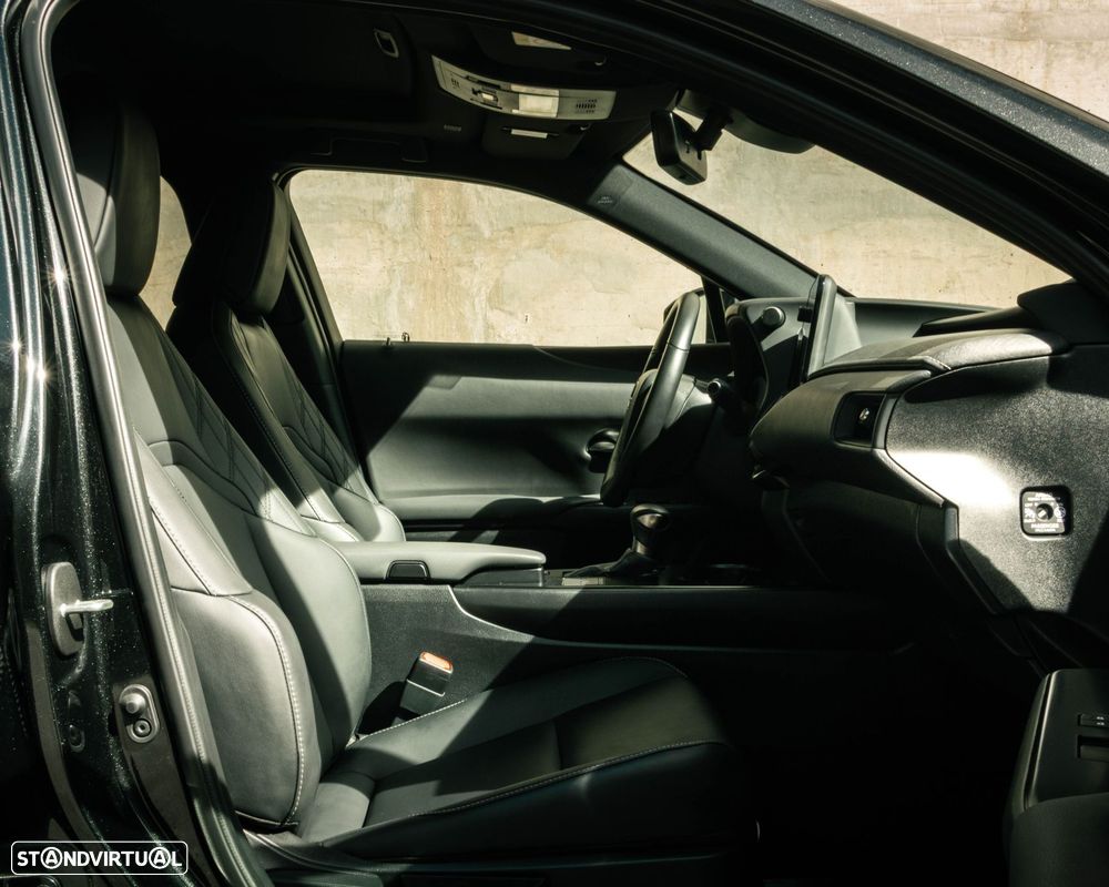 Lexus UX 250h Sport (Ecrã 12.3) - 13