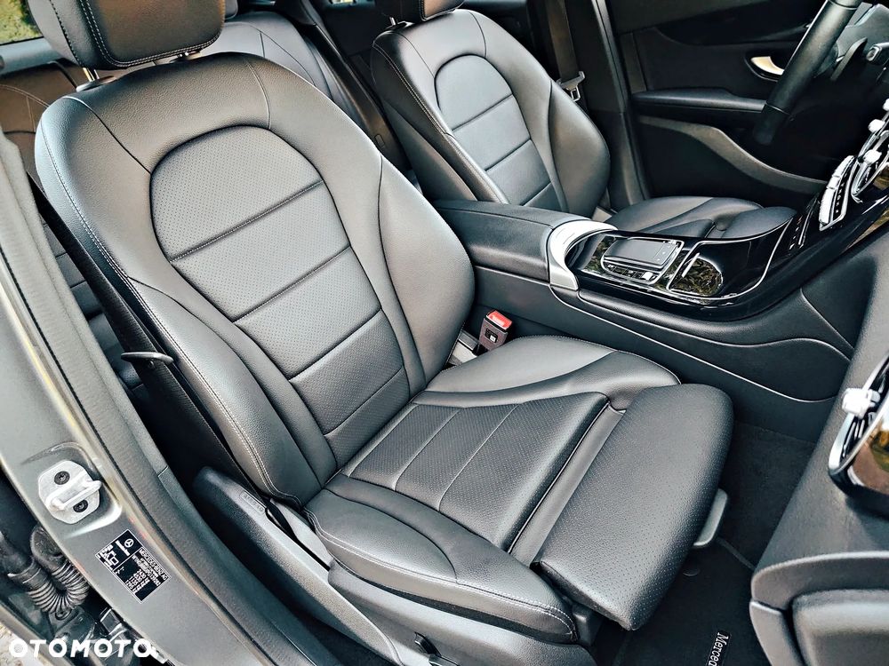 Mercedes-Benz GLC 200 4Matic 9G-TRONIC Exclusive - 23