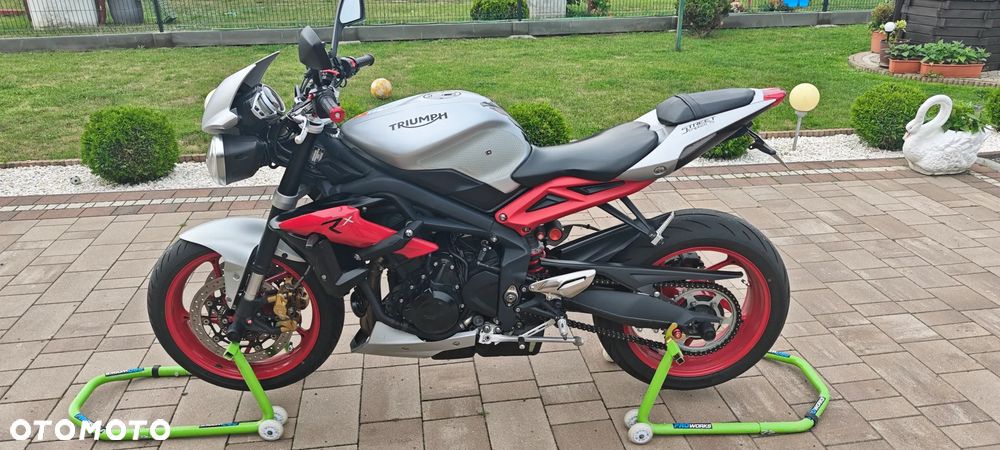 Triumph Street Triple - 18