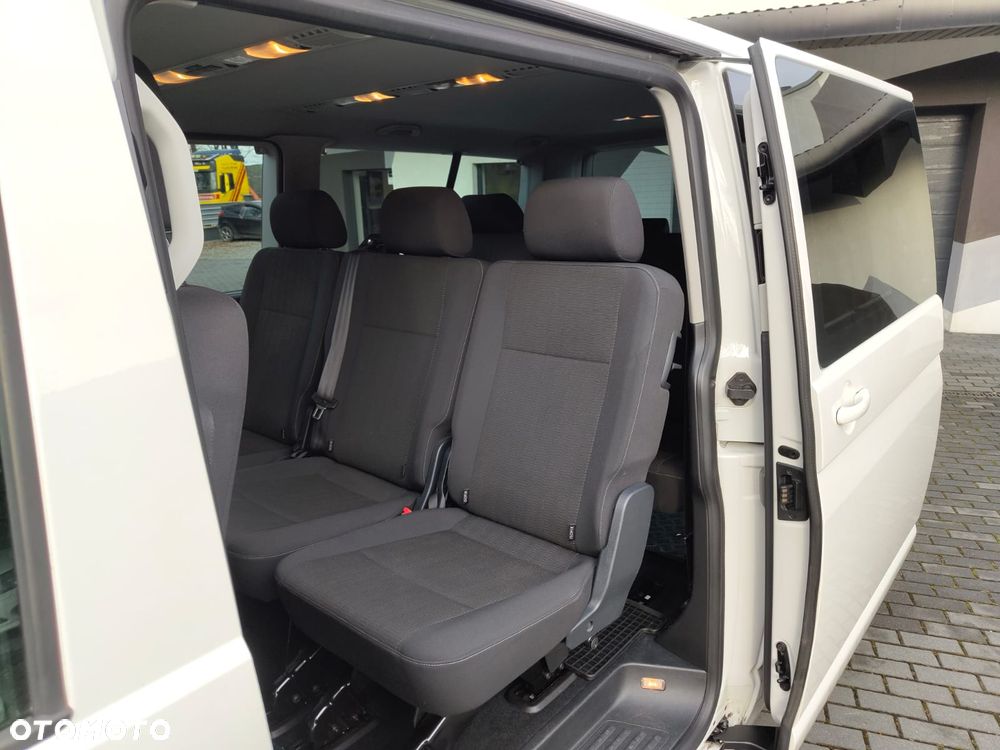 Volkswagen Caravelle - 8