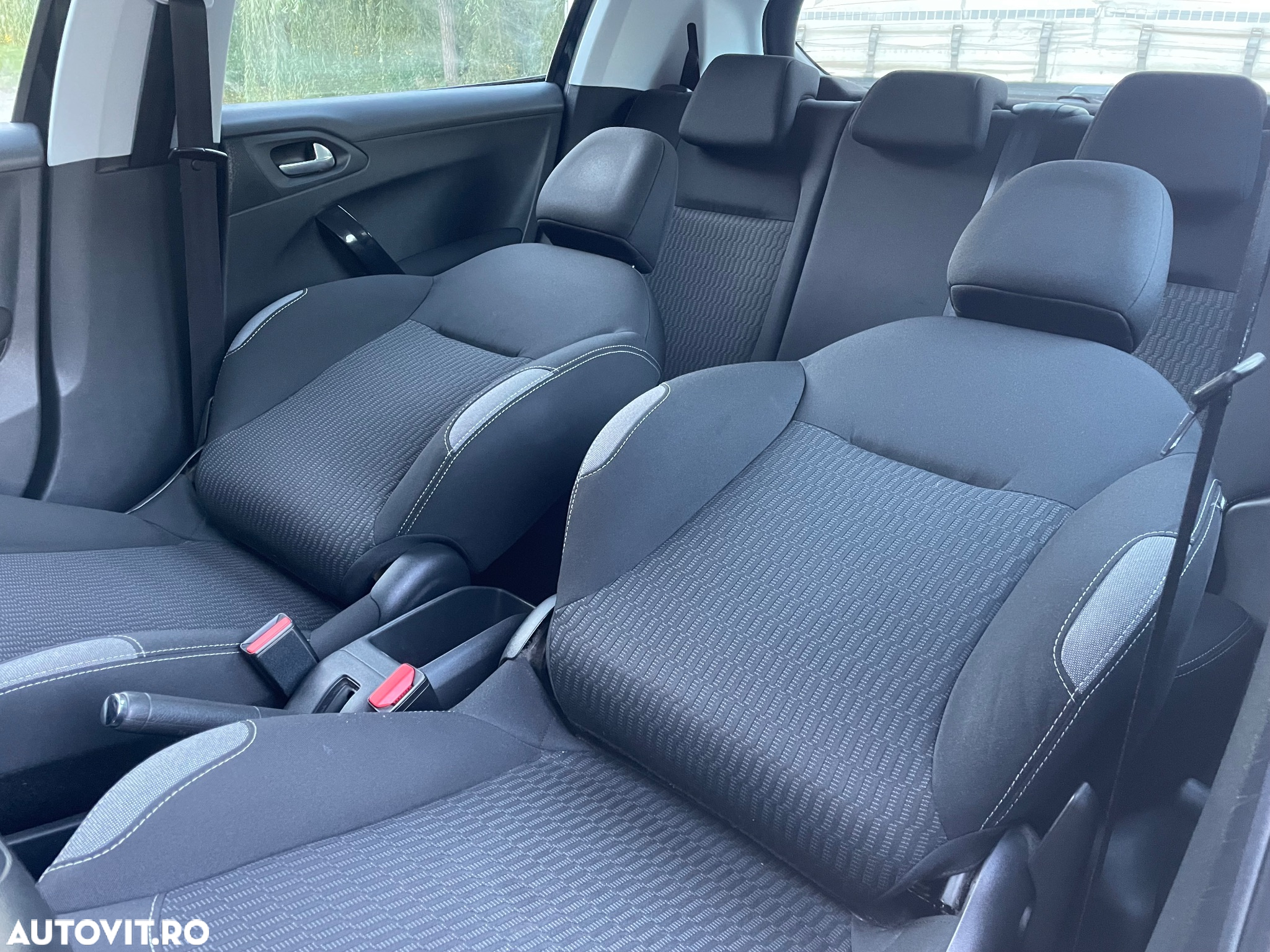 Peugeot 208 1.2 L PureTech STT Allure - 11