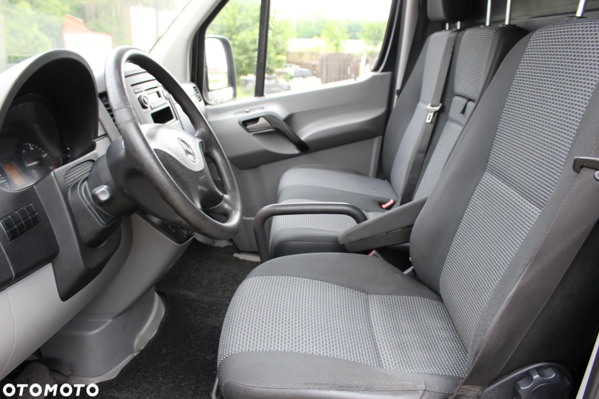 Mercedes-Benz Sprinter - 14