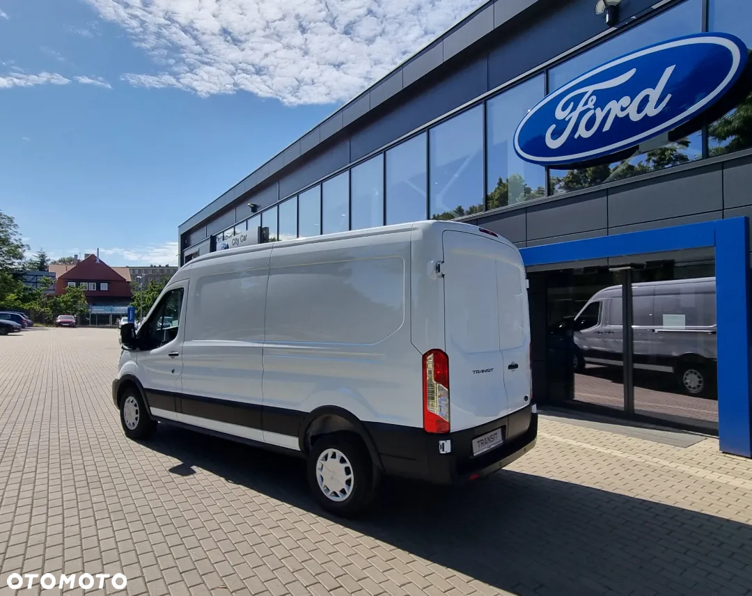 Ford Transit Van - 17