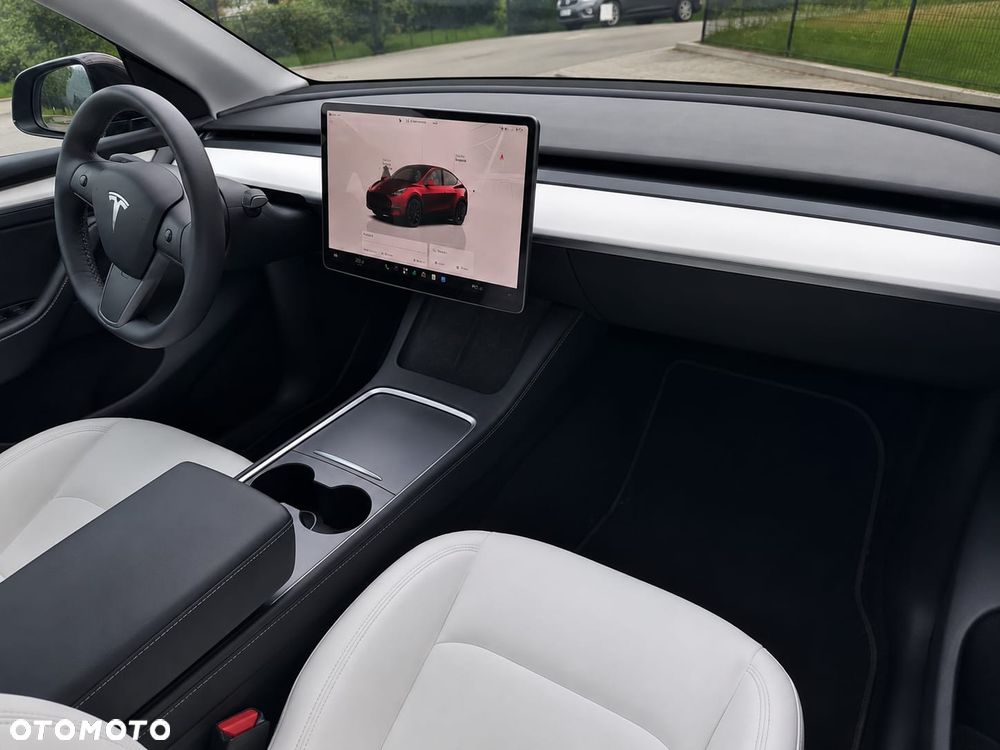 Tesla Model Y - 4