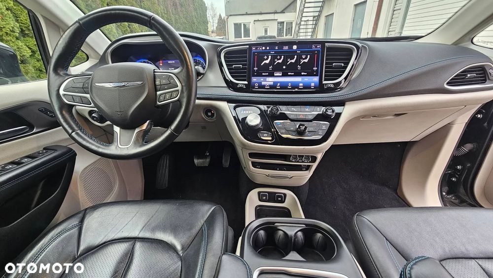 Chrysler Pacifica - 12