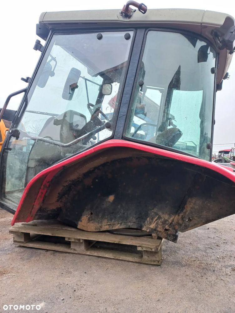 Kabina Massey Ferguson 4215,4220,4225,4225,4230,4235,4245,4255,4260,4270,4335,4355,6260,drzwi,szyby,dach,siedzenie pasażera,plastiki,wiązka elektryczna,licznik,tapicerka,podsufitka,nawiewy,wentylator,wykładzina,błotniki,orbitrol OSPC125ON150N1211,SAUER DANFOSS. - 2