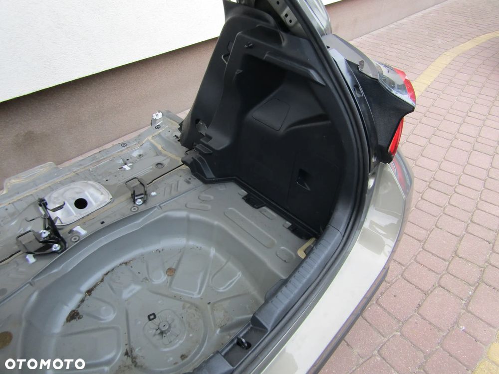 TOYOTA YARIS IV TYŁ KOMPLETNY DUPA 6X1 - 6