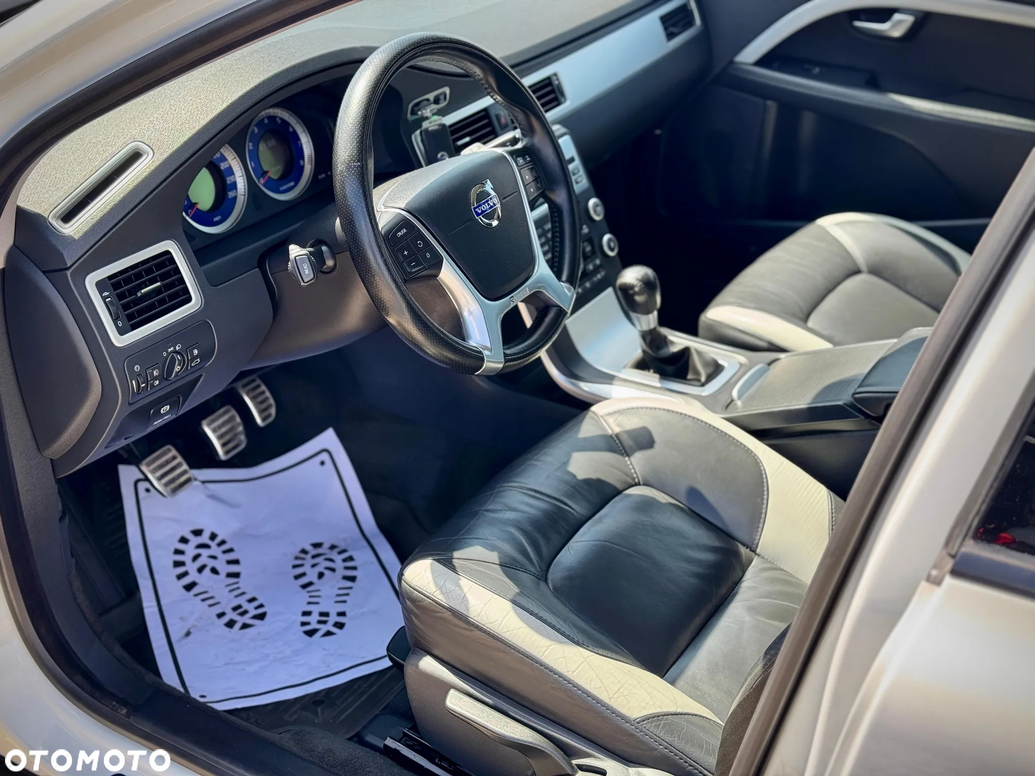 Volvo V70 2.5T R-Design Summum - 16