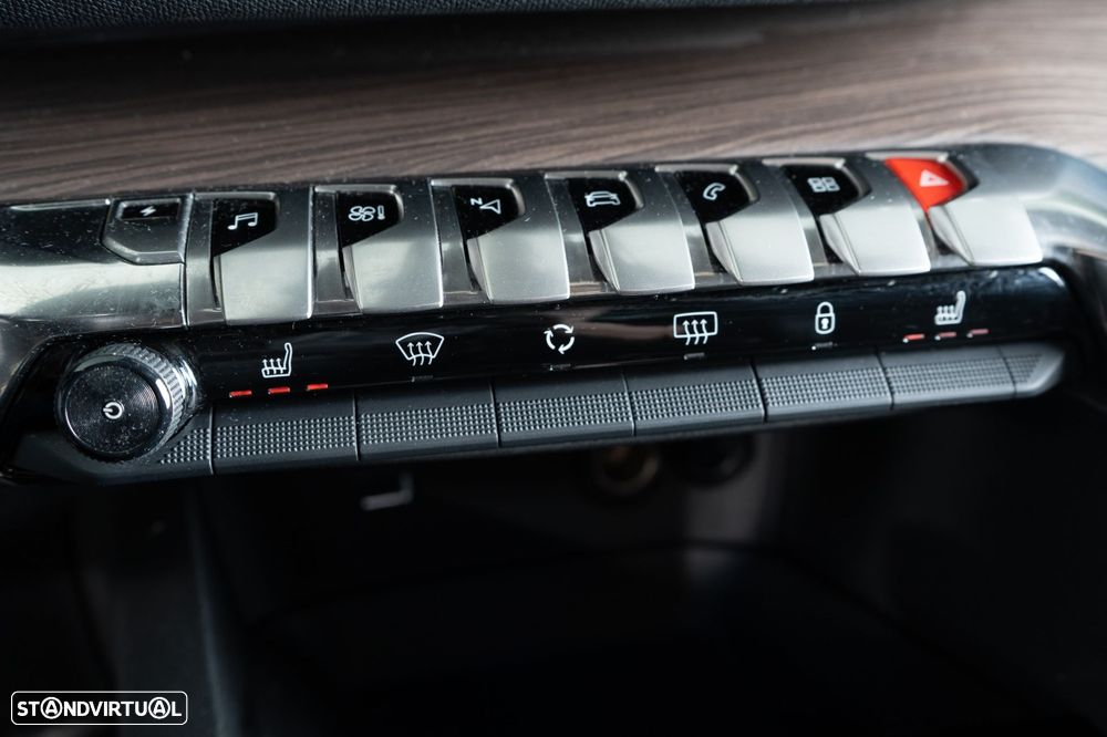 Peugeot 3008 1.6 Hybrid GT Pack e-EAT8 - 23