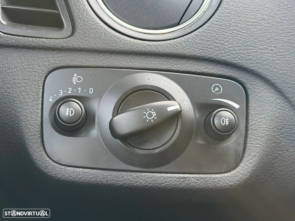Ford S-Max 1.8 TDCi Titanium 7L - 17
