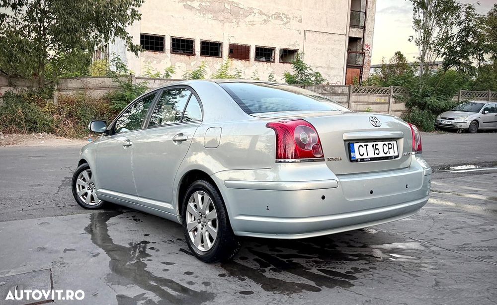Toyota Avensis 1.8 Executiv - 4
