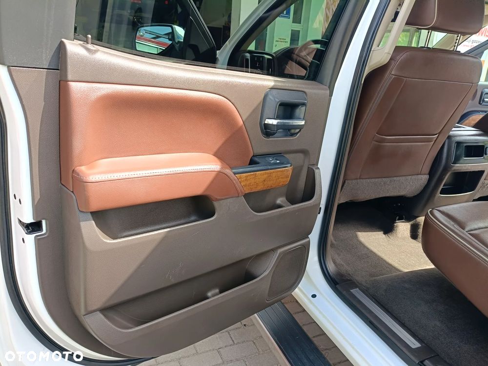 Chevrolet Silverado - 3