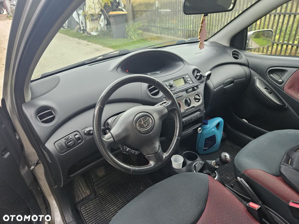 Toyota Yaris - 5