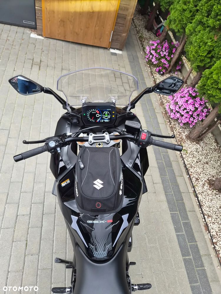 Suzuki GSX - 13