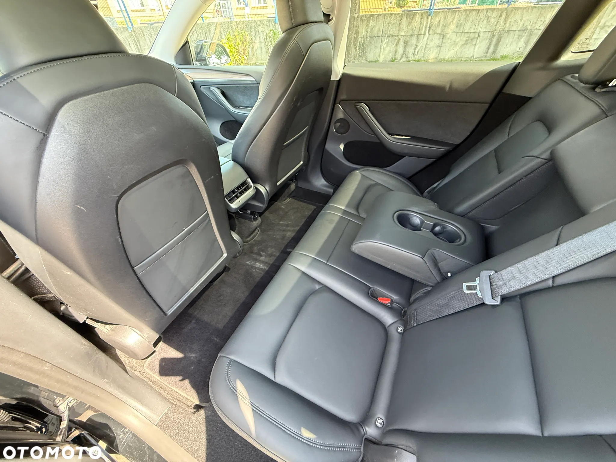 Tesla Y Performance AWD - 11