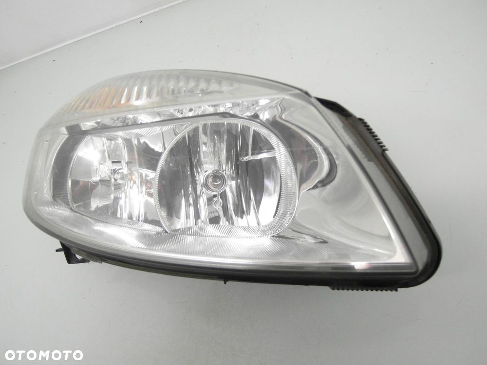 LAMPA PRAWA PRZEDNIA RENAULT SCENIC II 15810400RE - 1