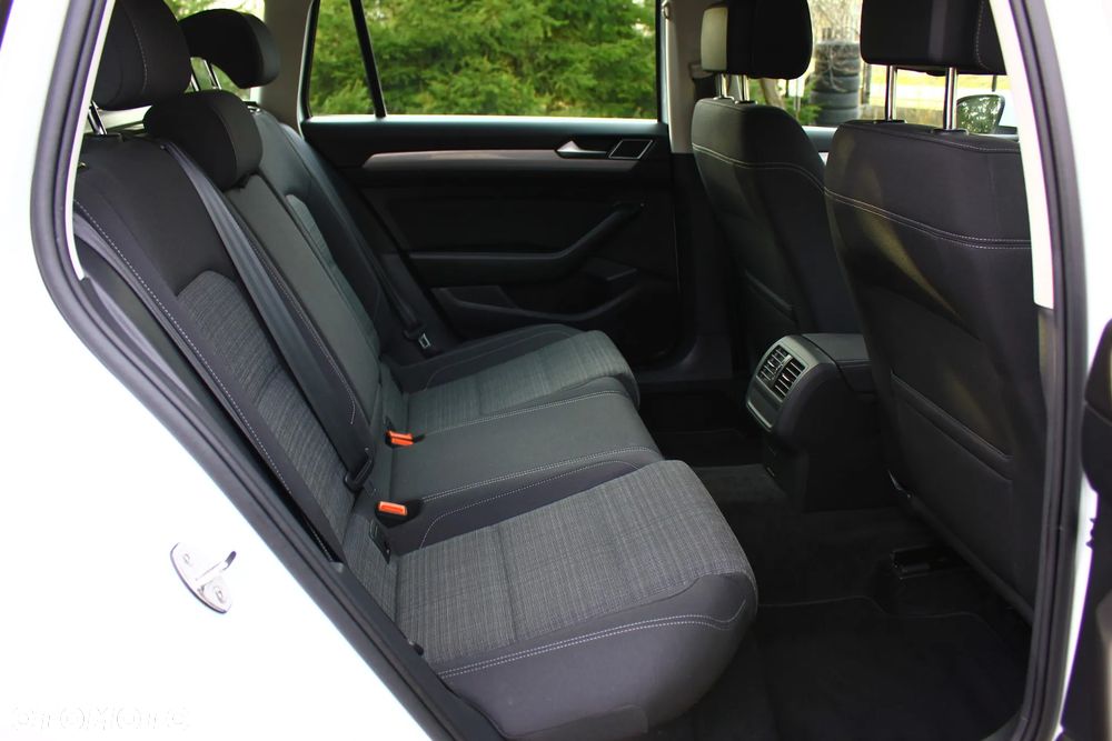 Volkswagen Passat 2.0 TDI SCR DSG Business - 35