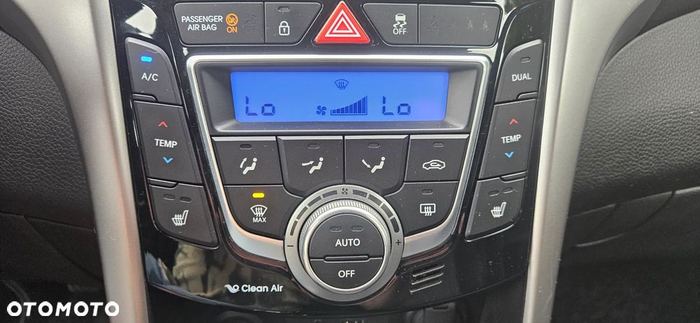 Hyundai i30 blue Kombi 1.6 CRDi Classic Navigation - 18