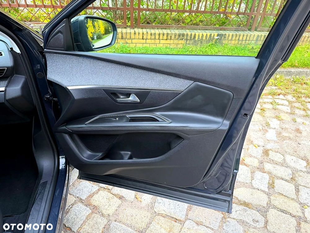 Peugeot 3008 PureTech 130 Stop & Start GPF Allure Business-Paket - 29