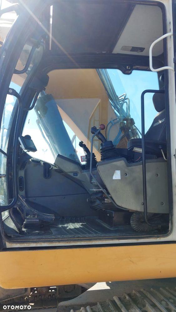 Liebherr R922 - 5