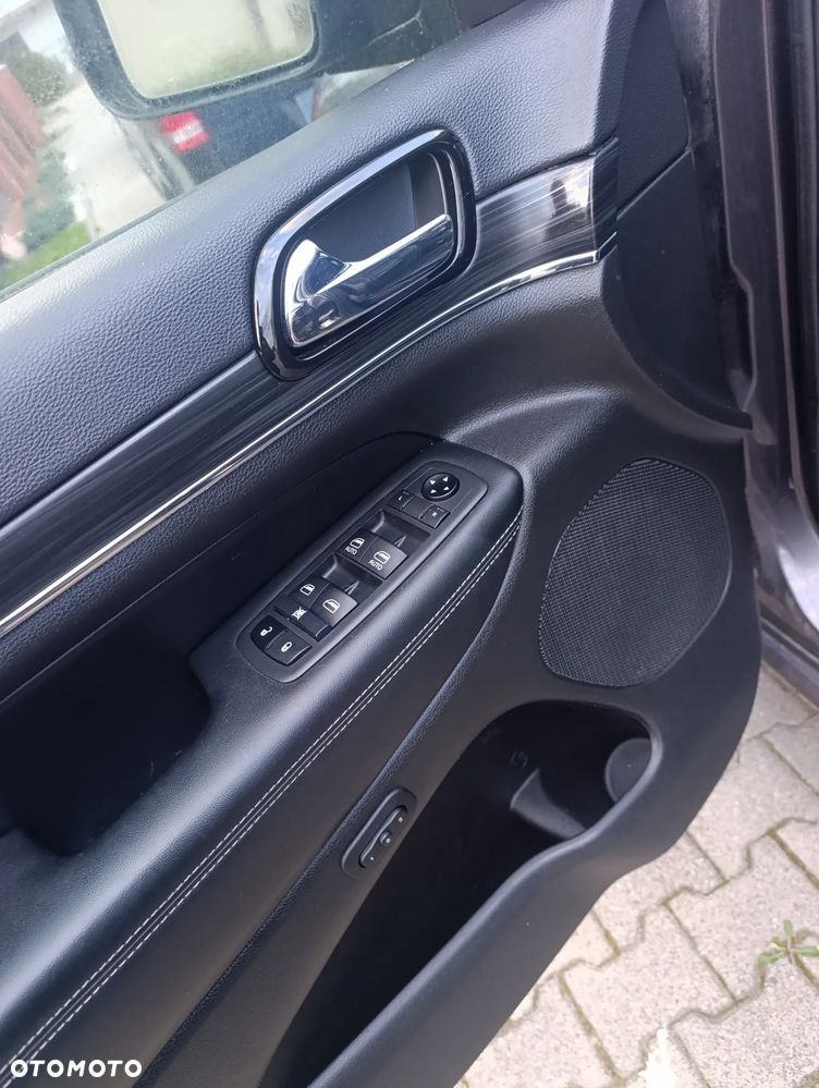 Jeep Grand Cherokee - 13