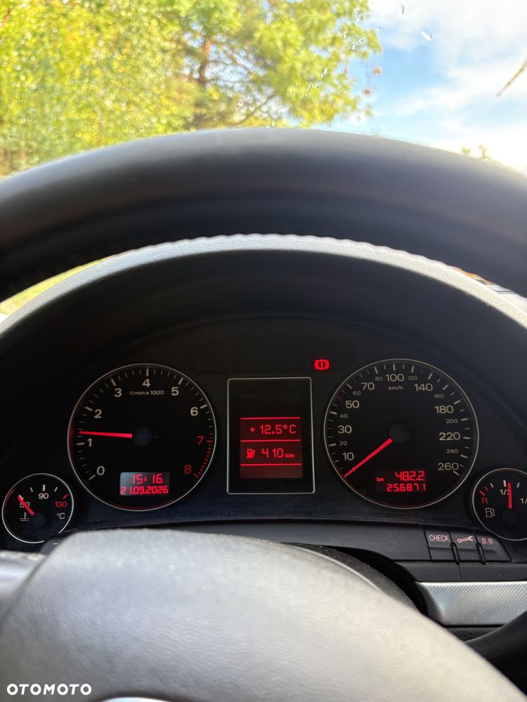 Audi A4 Limousine - 32