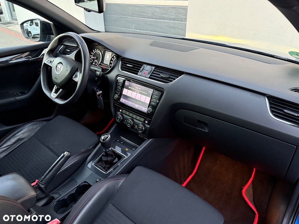 Skoda Octavia Combi 2.0 TDI RS - 16