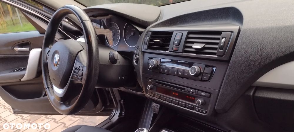 BMW Seria 1 114i Sport Line - 10