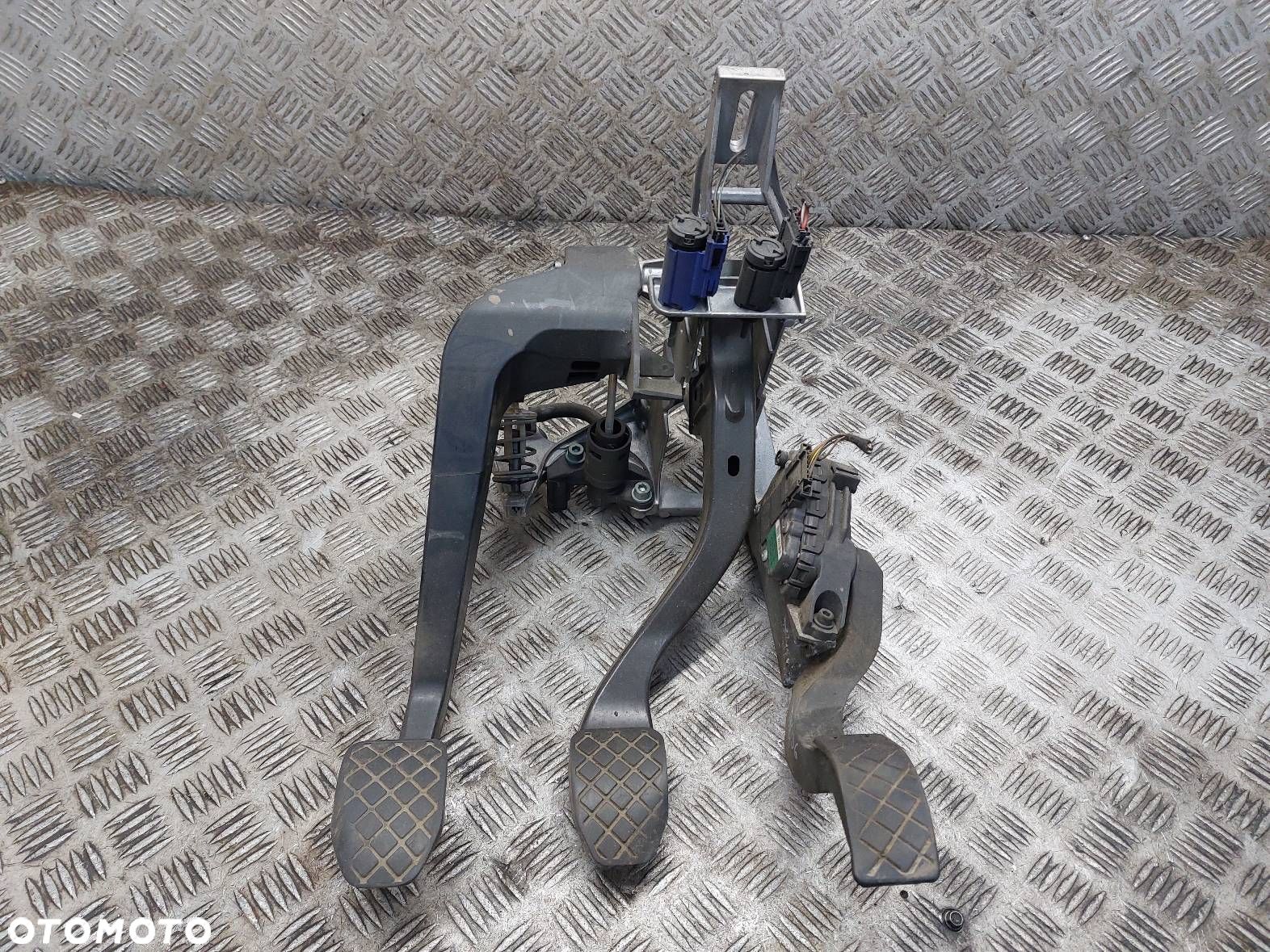 KOMPLET PEDAŁÓW AUDI A4 B6 2.0 20V ALT 8E1721117A 8E1721523A - 1