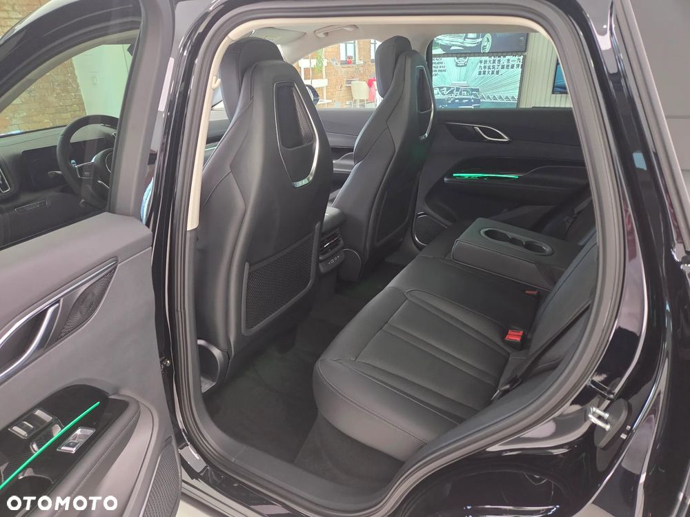 Hongqi HS3 2.0T AWD - 12