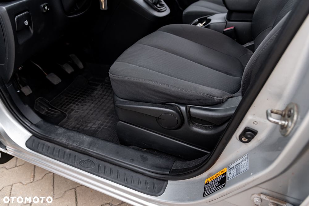 Kia Carens 2.0 EX - 19