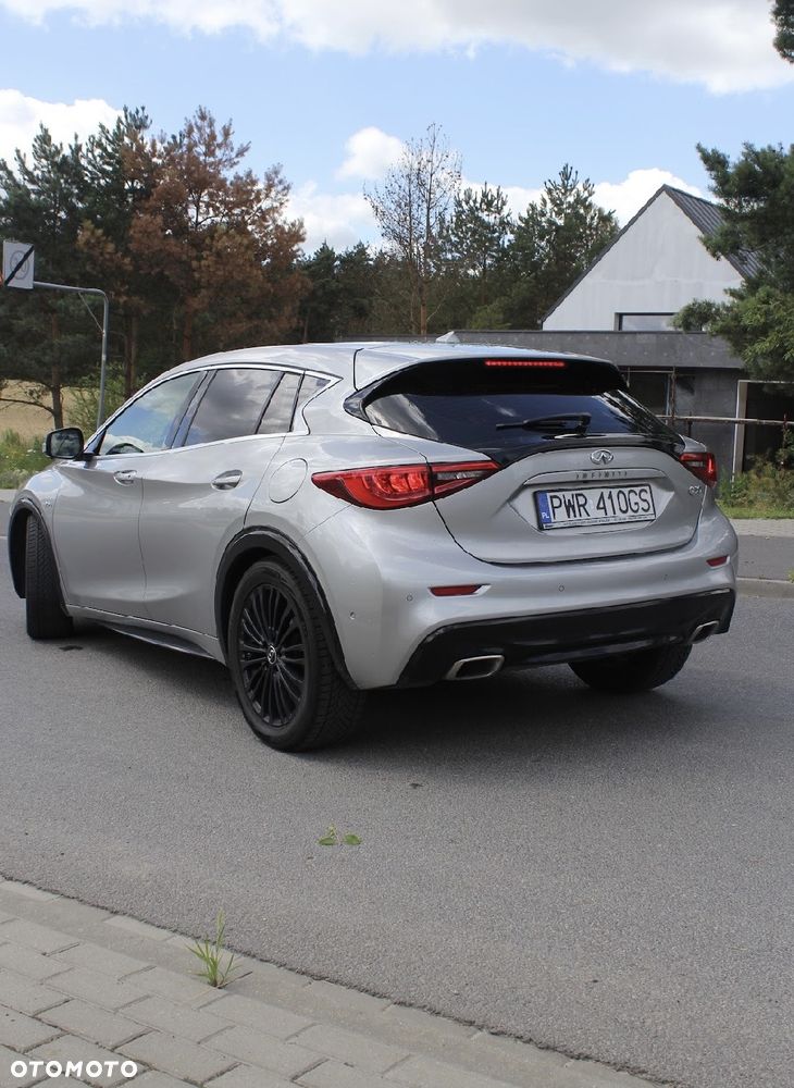 Infiniti Q30 - 2