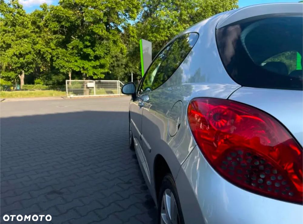 Peugeot 207 - 8