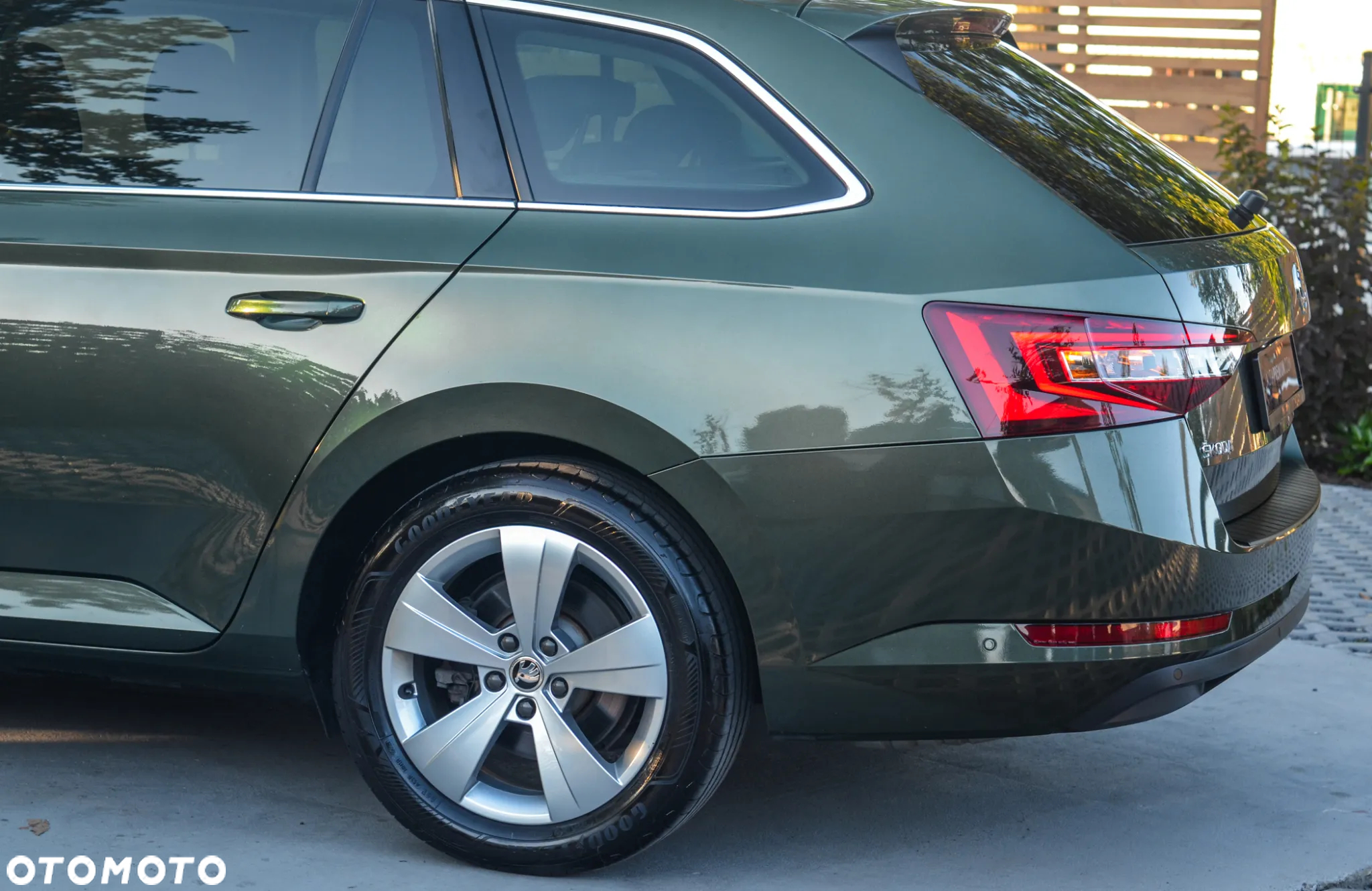 Skoda Superb 2.0 TDI SCR Style DSG - 22