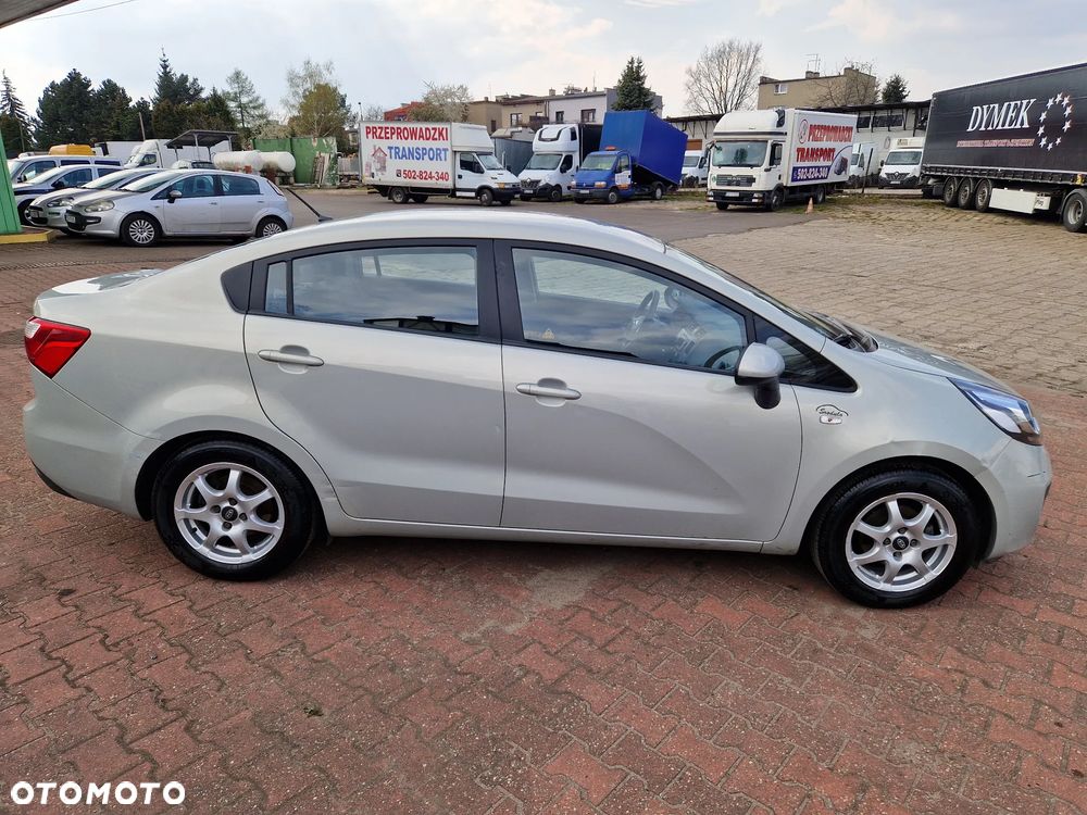 Kia Rio 1.2 L - 3