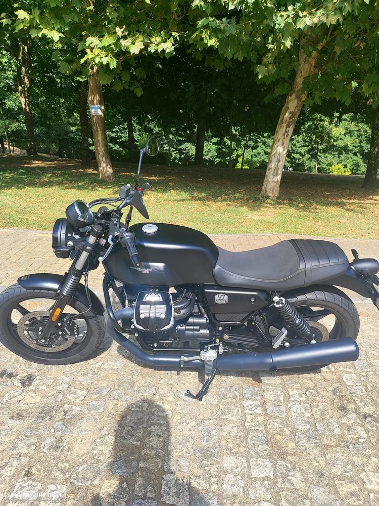 Moto Guzzi V7 Stone - 1