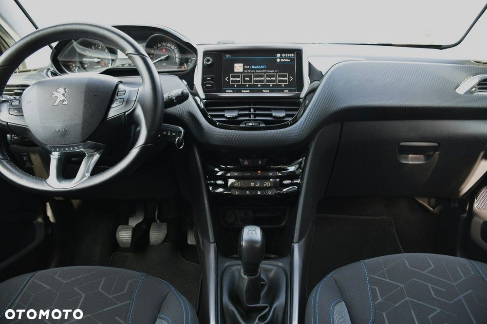 Peugeot 2008 1.2 Pure Tech Style - 16