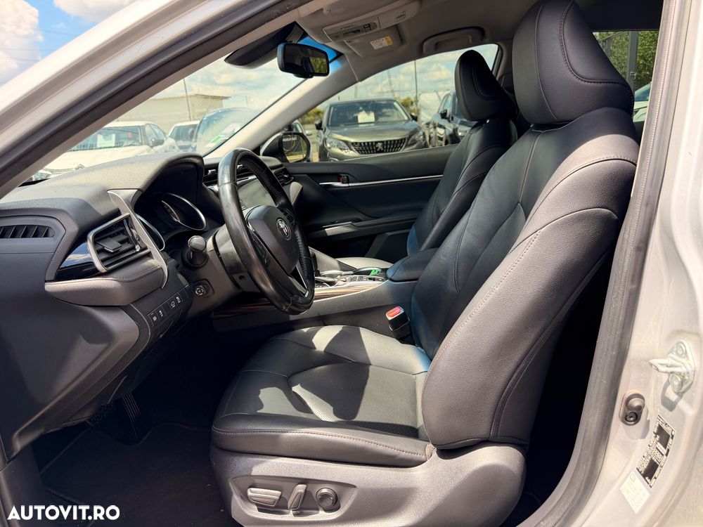 Toyota Camry Luxury - 5