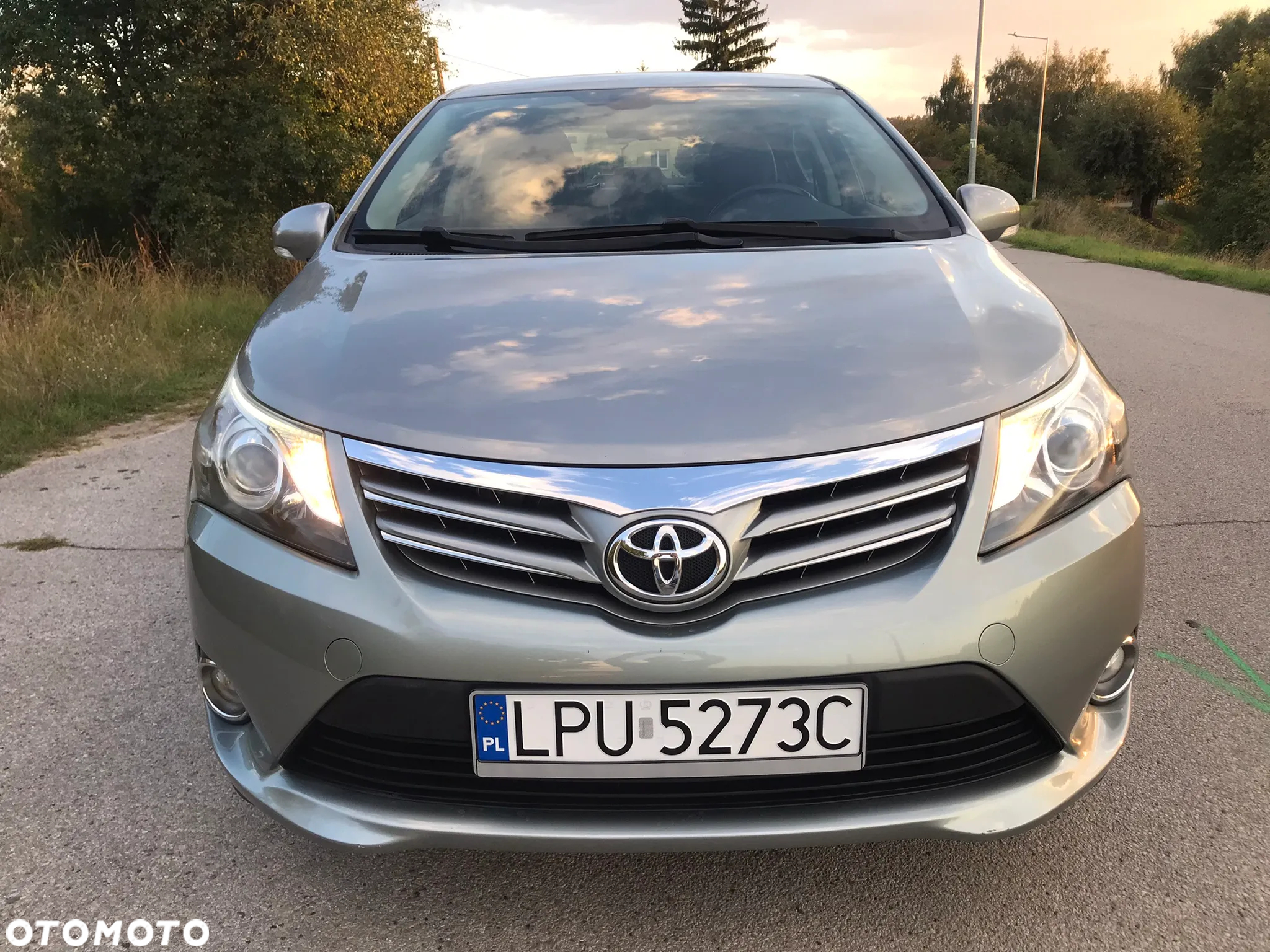 Toyota Avensis 1.8 Premium - 21