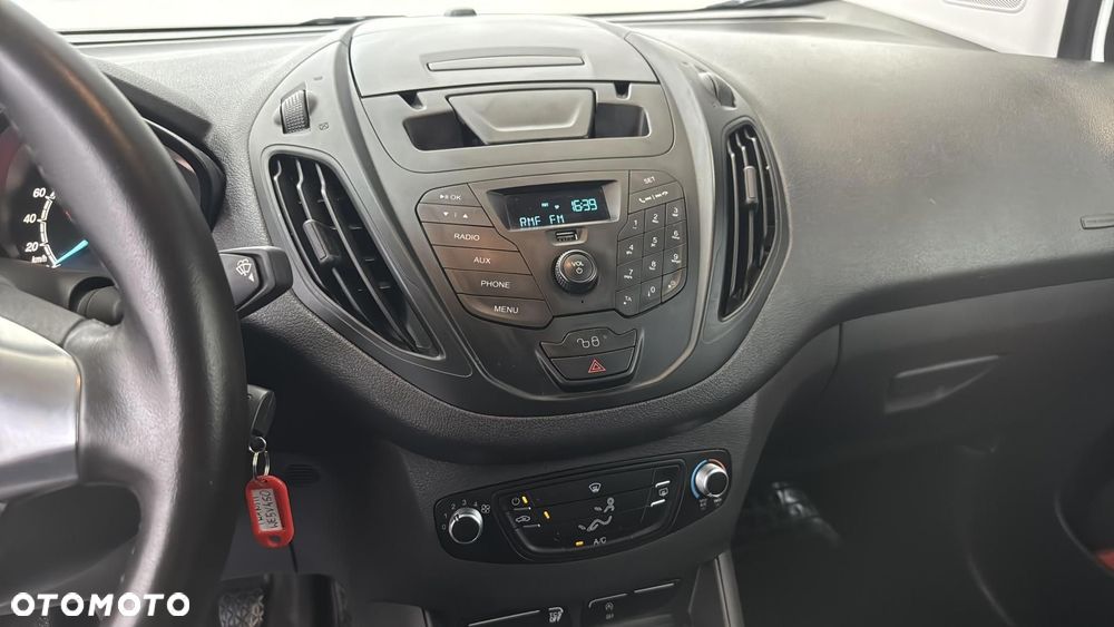 Ford Transit Courier - 20