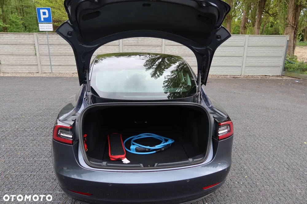 Tesla Model 3 - 3